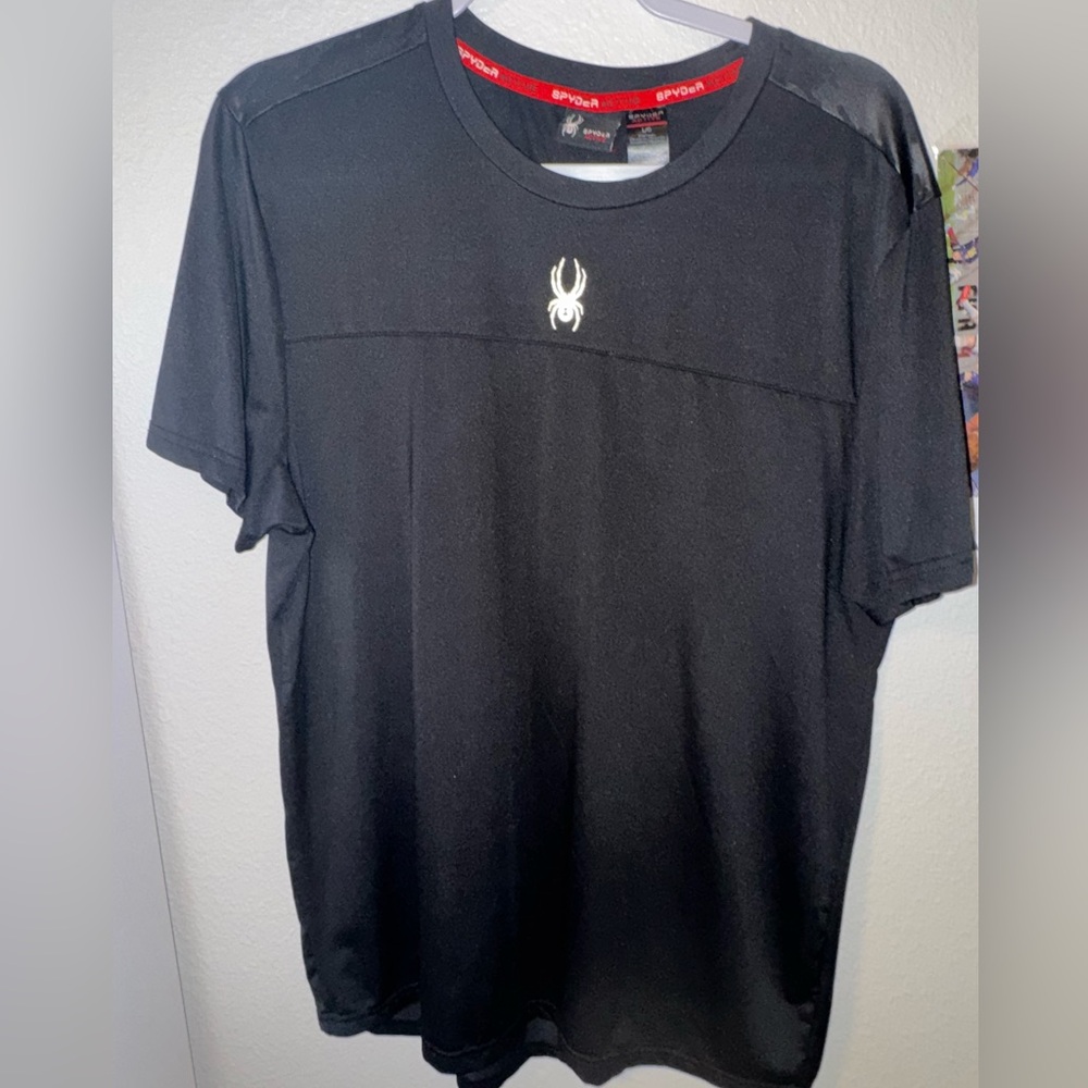 The SPYDER Active Proweb Shirt is a men's size L short sleeve T-shirt